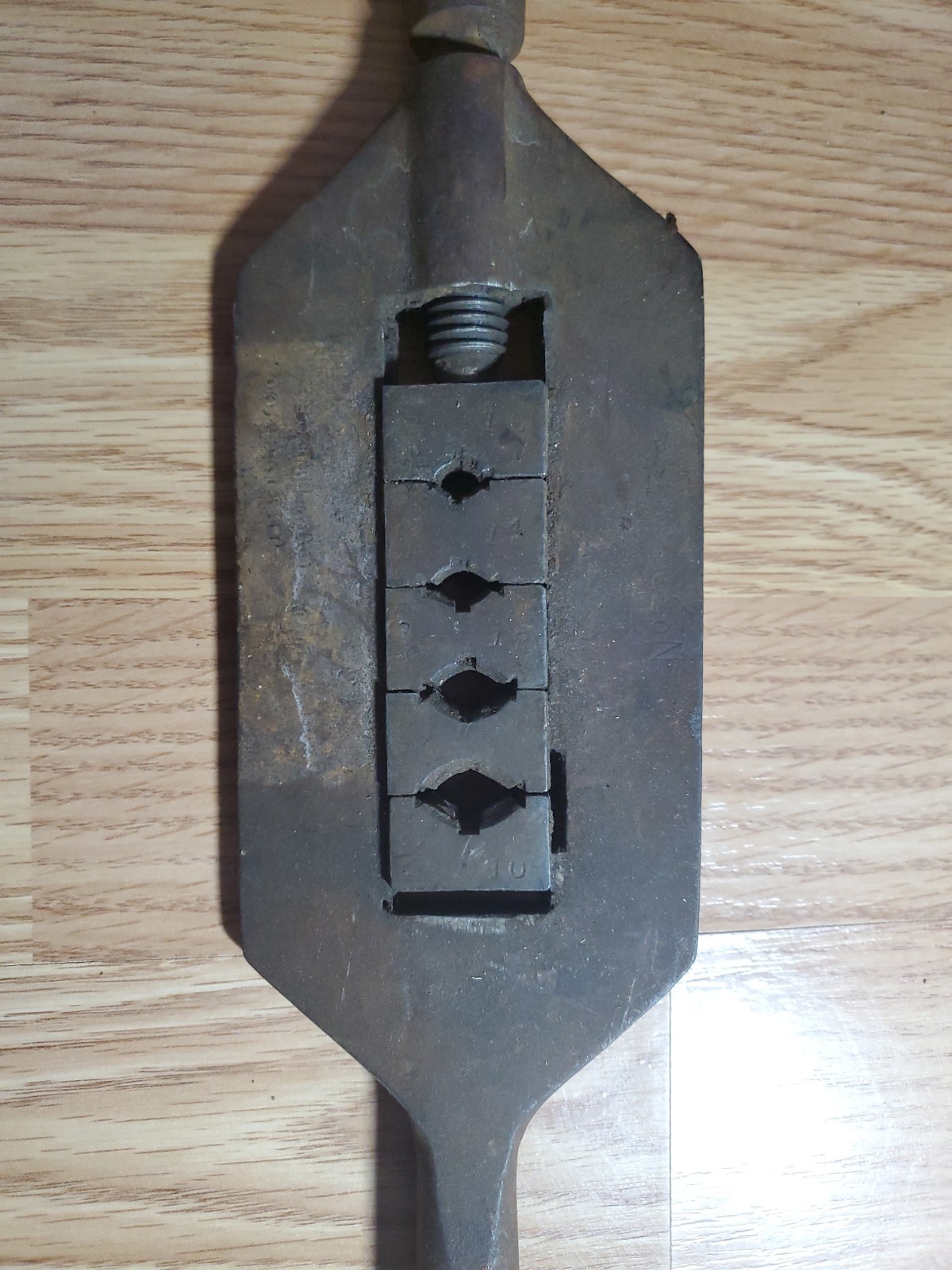Vintage Hand Pipe Threader Adjustable Stamped No 3?
