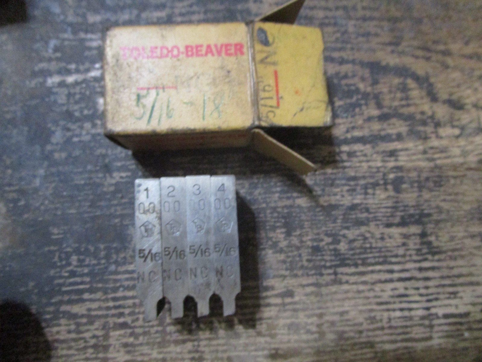 Super Nice Toledo-Beaver 999A Pipe Threader 4 Piece 5/16″-18 Bolt Die Insert Set