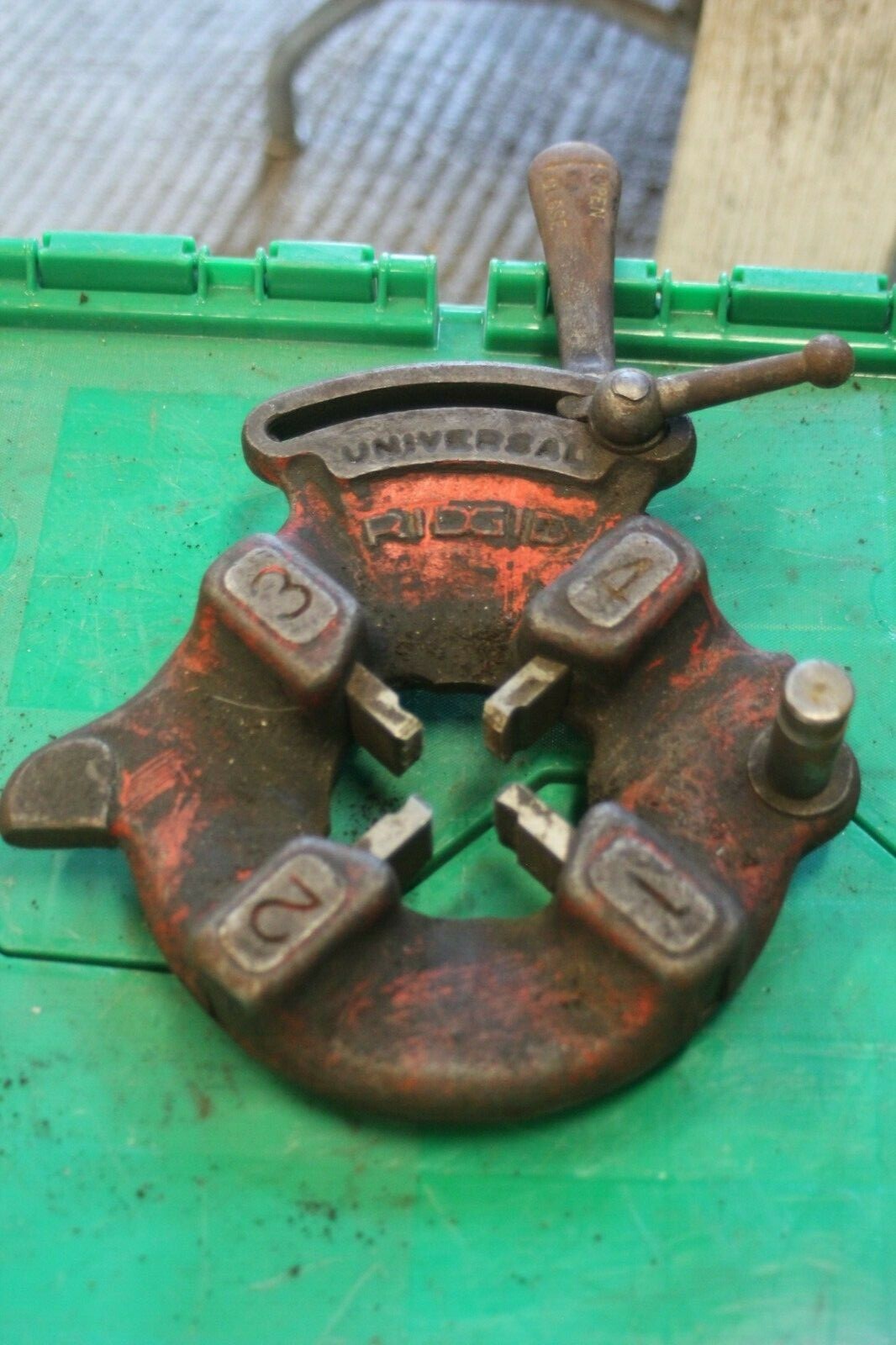 Ridgid Universal Pipe Threader 1/8″ to 2″