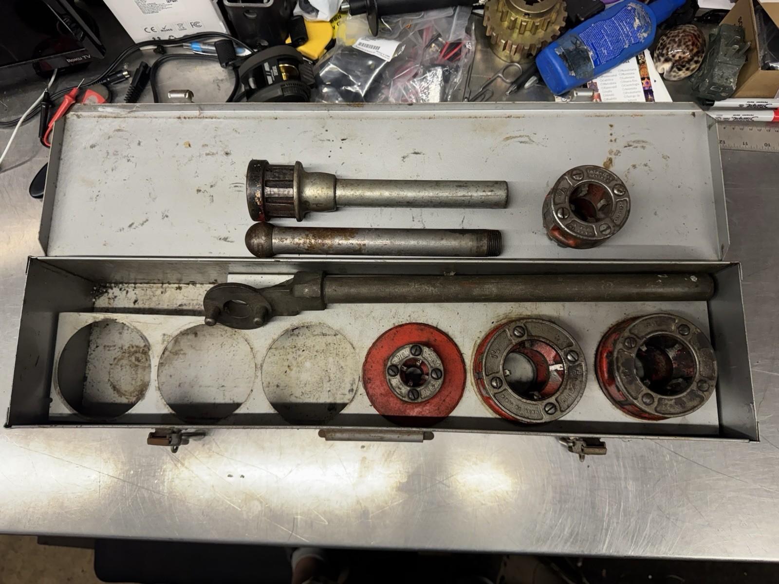 RIDGID Manual Pipe Threader Kit Case w/ 1 1/4”, 3/4, 3/8 Die and Handle