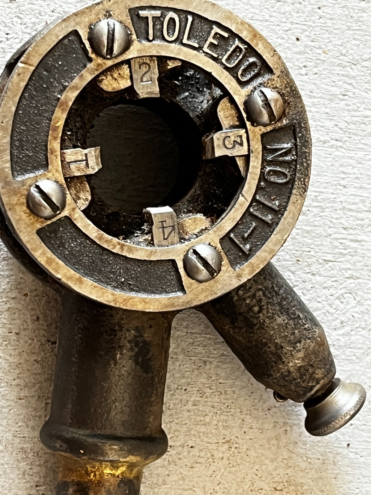 Vintage Toledo No. 11-1, Ratcheting Pipe Threader With Die Head AND HANDLE