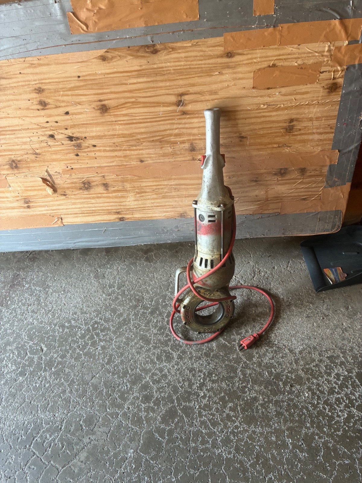 Ridgid Model 700 Power Drive Compact Handheld Heavy-Duty Pipe Threading Machine