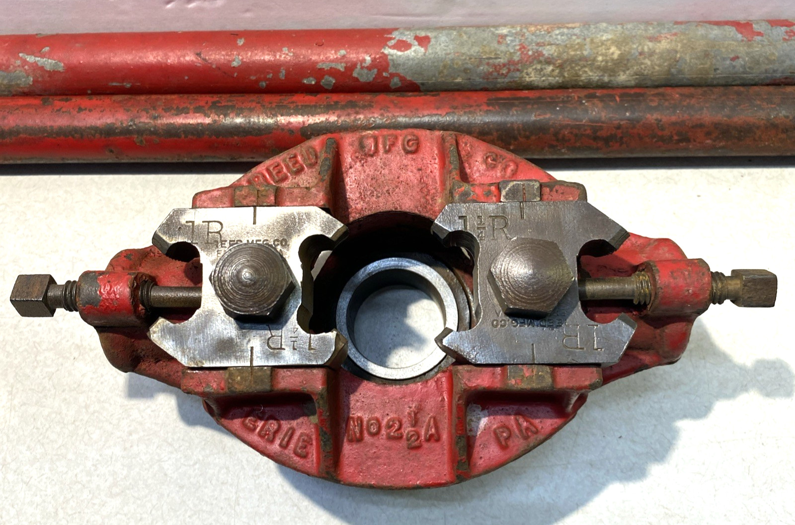 Vintage REED Mfg. Co. Pipe Threader No. 2 1/2″ Length 37.5 inches. Made in USA