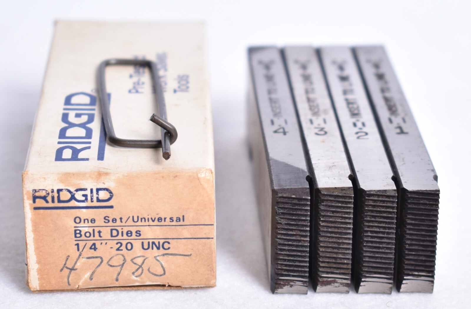 4 Count Ridgid 1/4″ – 20 UNC Universal Right Hand Bolt Dies 47985