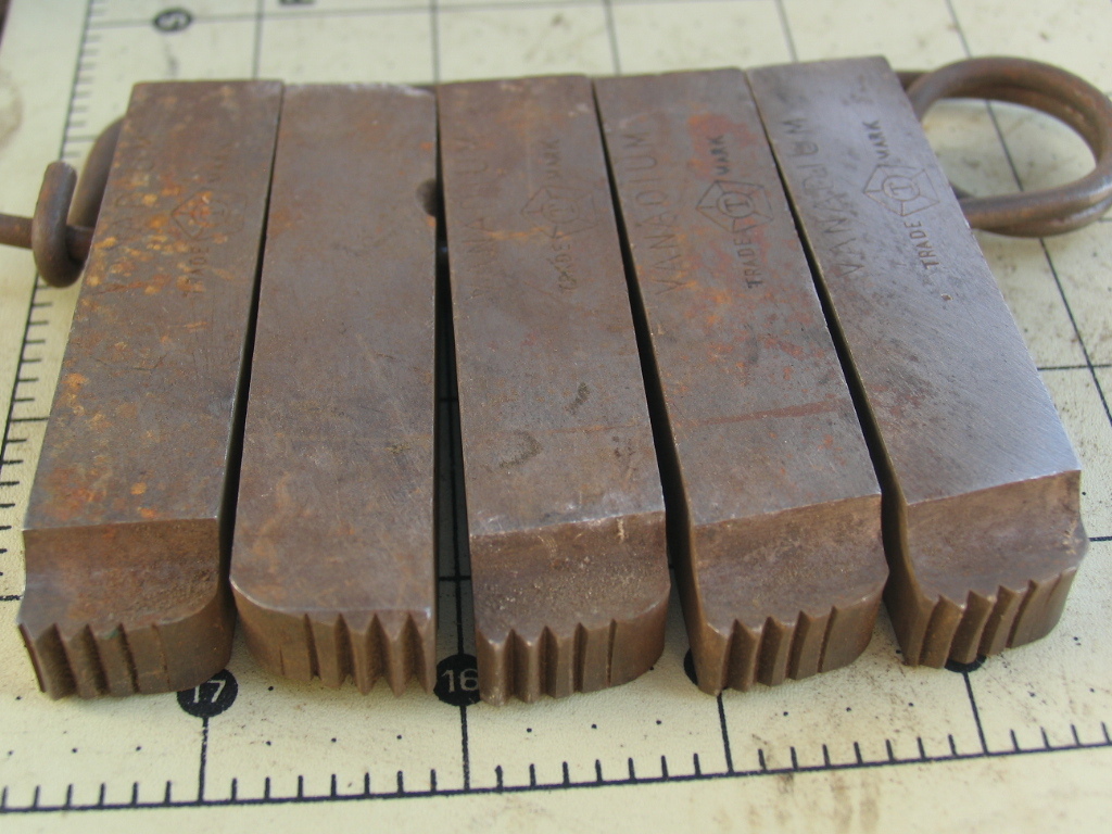 Set/4 Pipe Threading Dies ( #2-1/2″) 5/8″x3/4″x3-3/16″ea.(VANADIUM) TradeTmark B